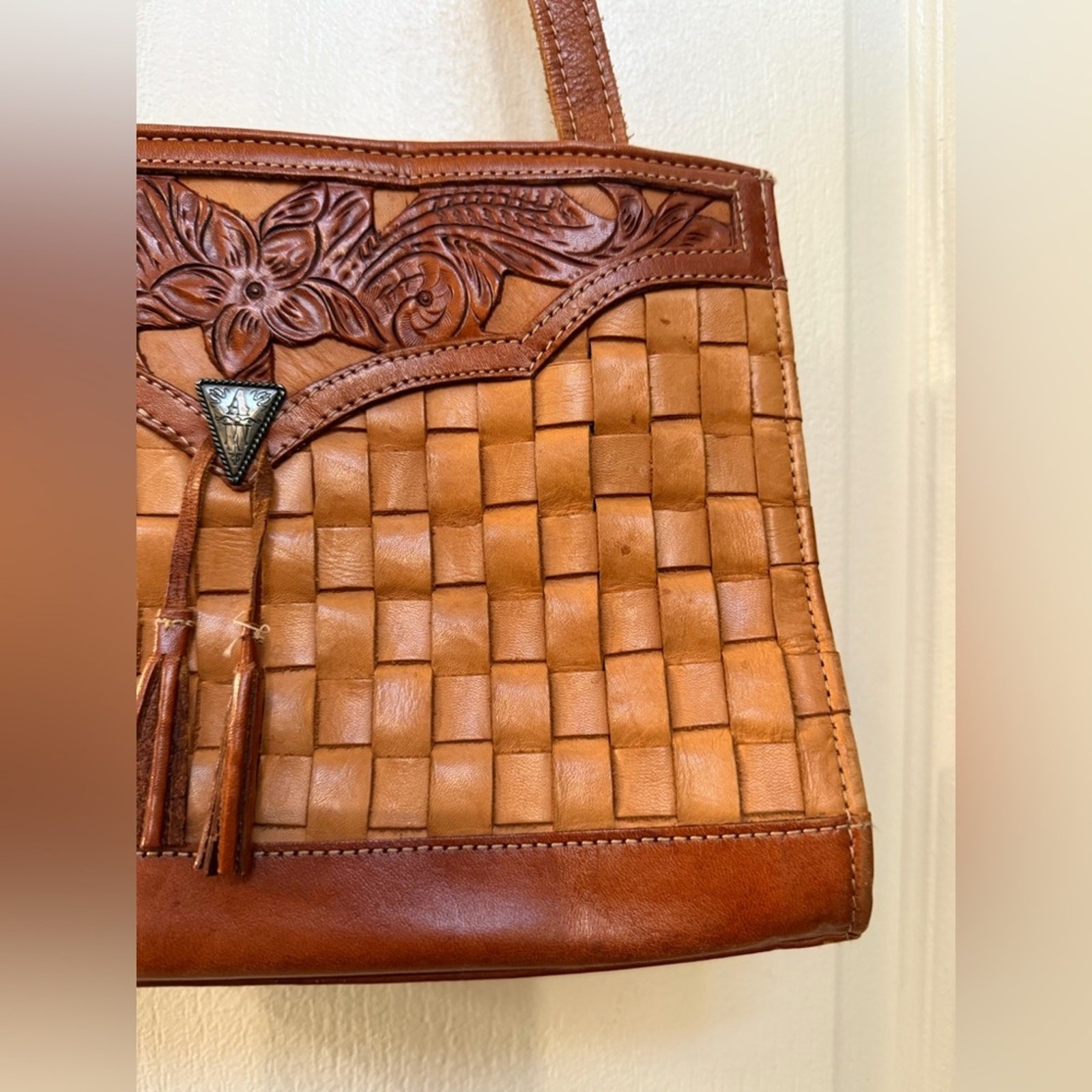 Vintage American West hand tooled weaved leather shoulder bag image 9