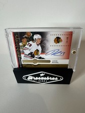 2024/25 Upper Deck Ultimate Emblems Lukas Reichel GOLD #/49 Chicago Blackhawks