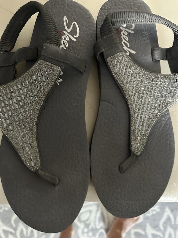 Skechers Women's Yoga Foam  Sandals Size 9 Black Charcoal