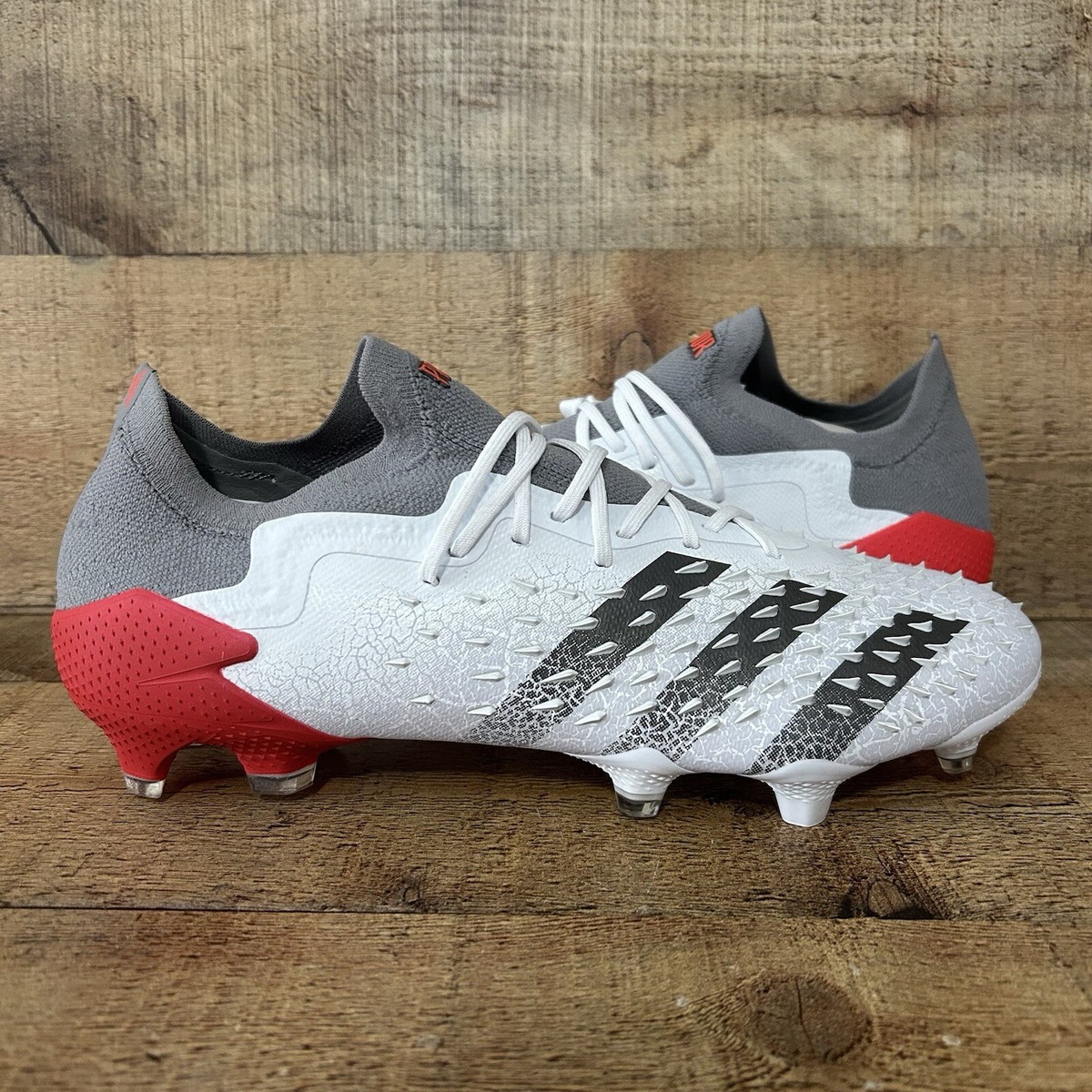Adidas Soccer Cleats Mens Size 8 Predator Freak .1 FG White Adidas Soccer Cleats Mens Size 8 Predator Freak .1 FG White