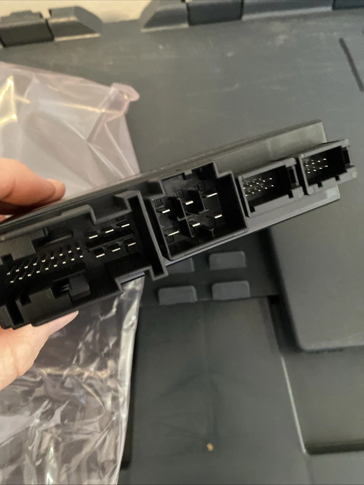 BMW X2 X5 X4 X6 3’ 4’ 5’ 7’  TRAILER TOWBAR CONTROL MODULE UNIT GENUINE 6889589 - Image 2 of 4