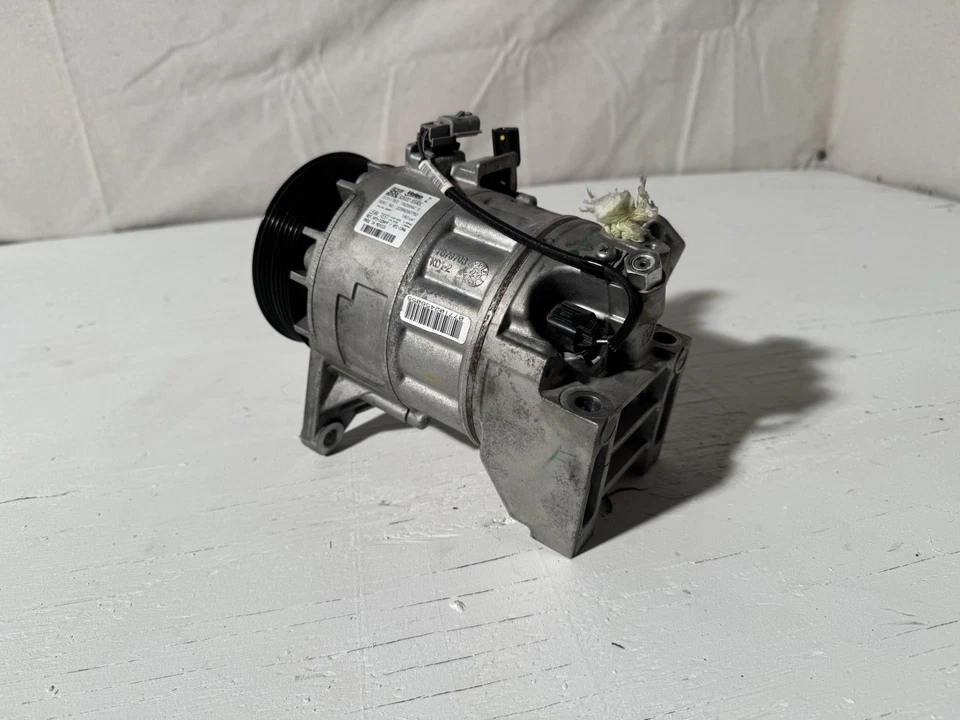 Compresor de aire acondicionado OEM - Infiniti QX60 2022-2024 - Valeo 92600 6SA0C Foto 2 de 4