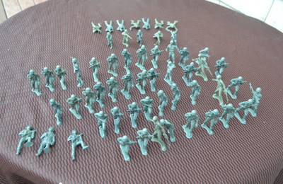 VTG Lot of 55 Plastic Green Toy Soldiers Figures  Vietnam? 2 ½    3  Unbranded
