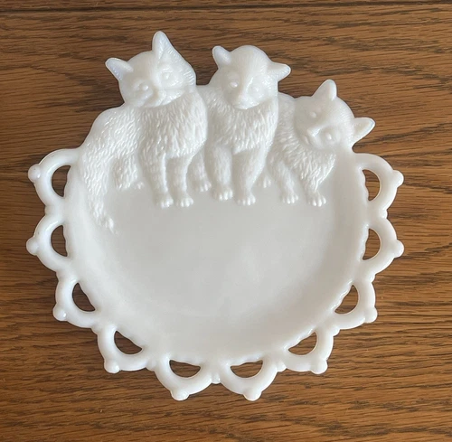 Vintage Cat Plate Westmoreland Milk Glass Three Kittens Lace Edge 7"