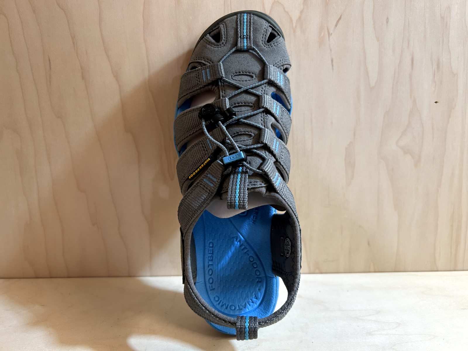 Keen Clearwater CNX sneaker da donna US 8 5 Gargoyle blu norvegese