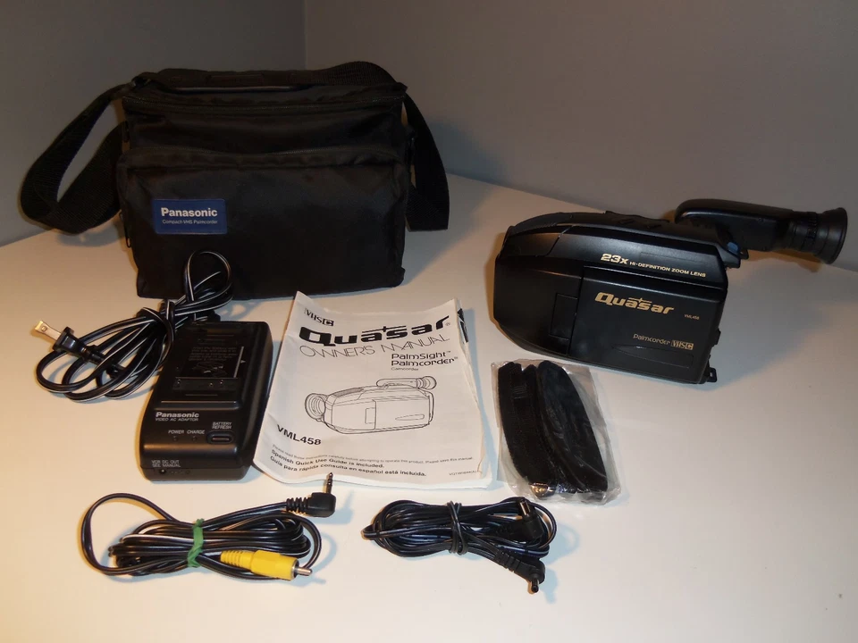 Quasar VML458 Palmcorder VHS-C  w/ 23X HD Zoom Lens Accessories - Image 2 of 4