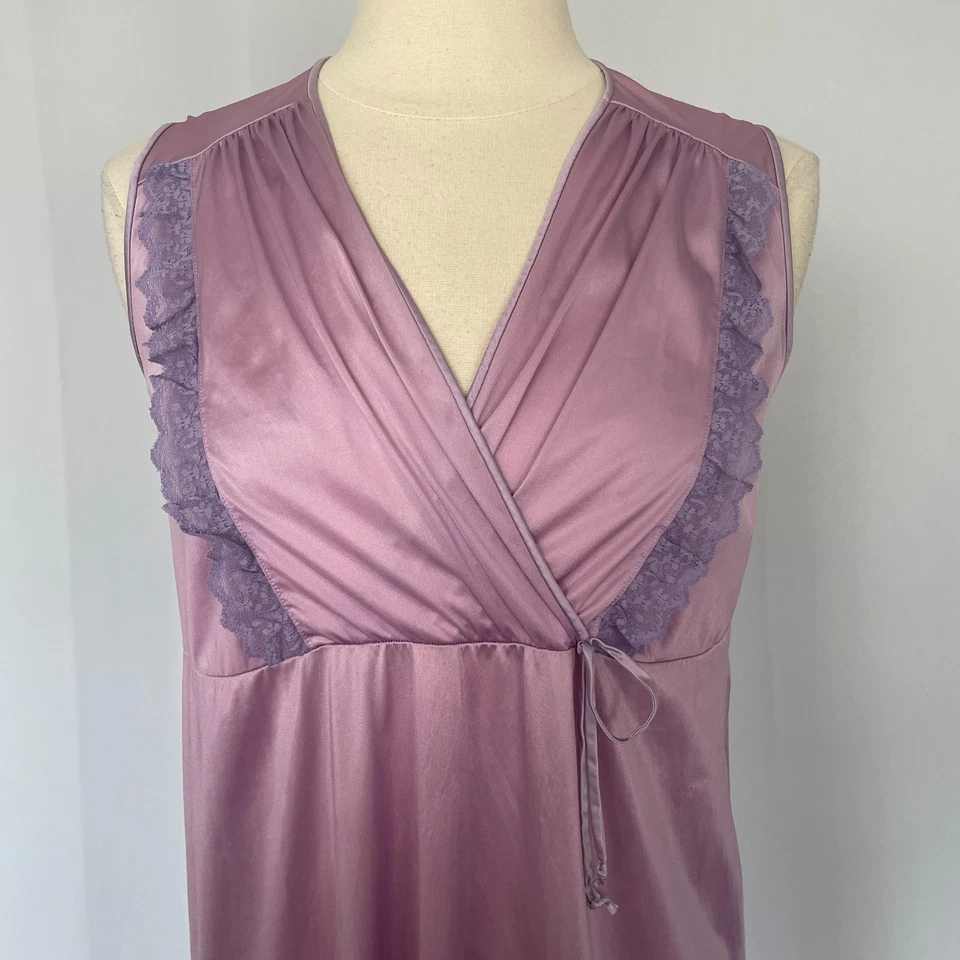 Maxi Camisón Vintage Vassarette Talla Mediana Púrpura Lencería Sedosa Chemise Años 90 Foto 3 de 4