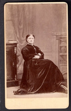 Wiktoriański CDV - Młoda kobieta w krześle - Photo Bullock Brothers, Leamington