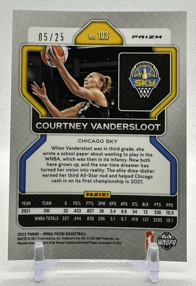 Courtney Vandersloot 2022 Panini Prizm WNBA #103 Base & Green Pulsar Prizm /25 - Image 4 of 4