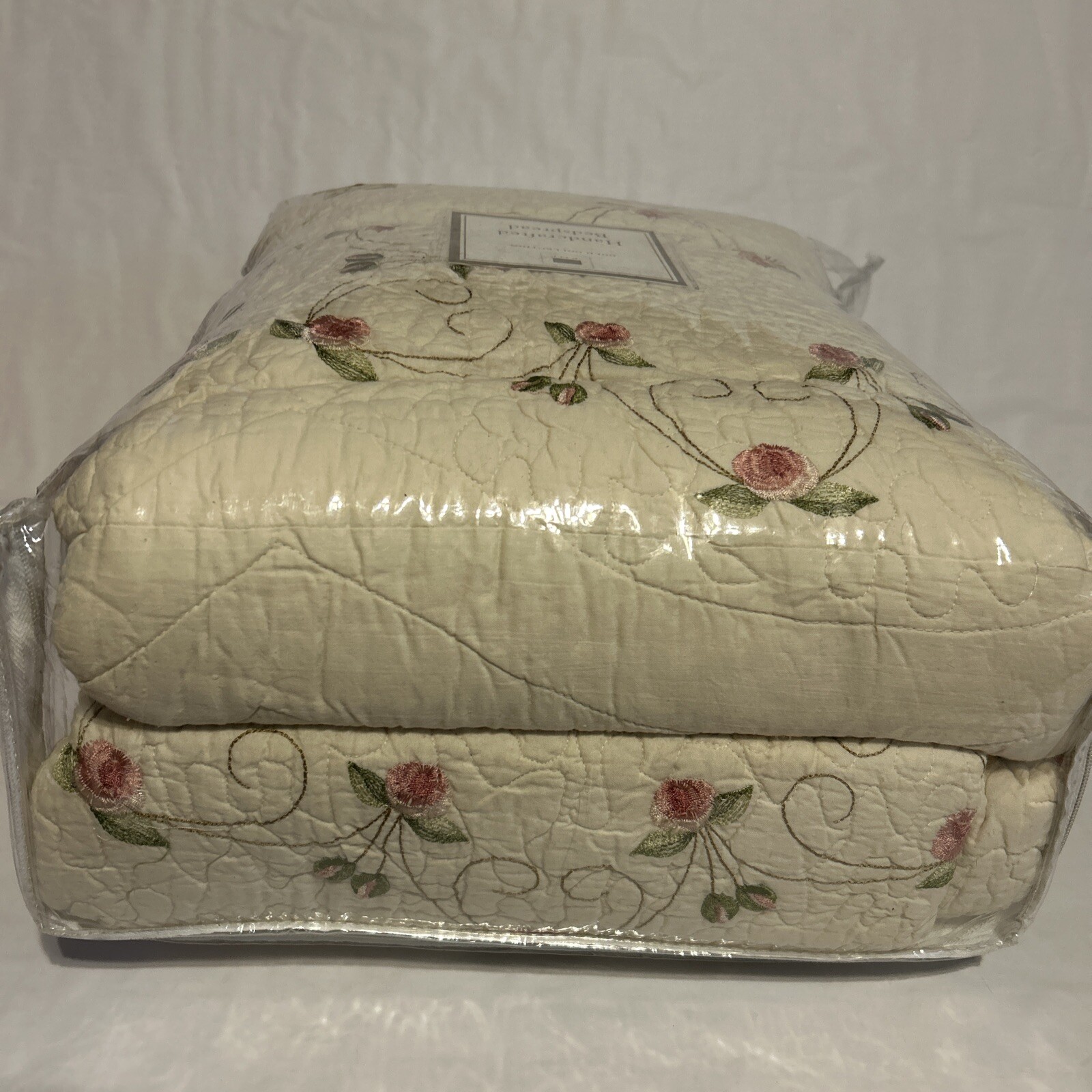 New PHI Golden Collection Peking Handcraft Inc. Queen Bedspread (L5)