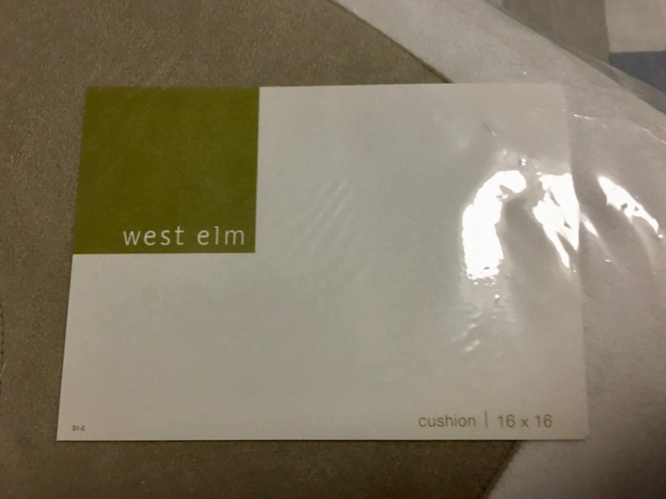 全新 West Elm 16 英寸 方形枕套 保护套 + 插入 mod 人造麂皮绒 🅾️ — 第 3/4 张图片