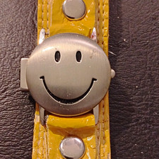 Smiley Face Women's Quartz Analog Wristwatch Yellow Dial Leather Strap Silver