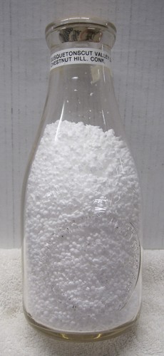 CHESTNUT HILL, CT - VINTAGE QUART MILK BOTTLE  - SUSQUETONSCUT VALLEY FARM