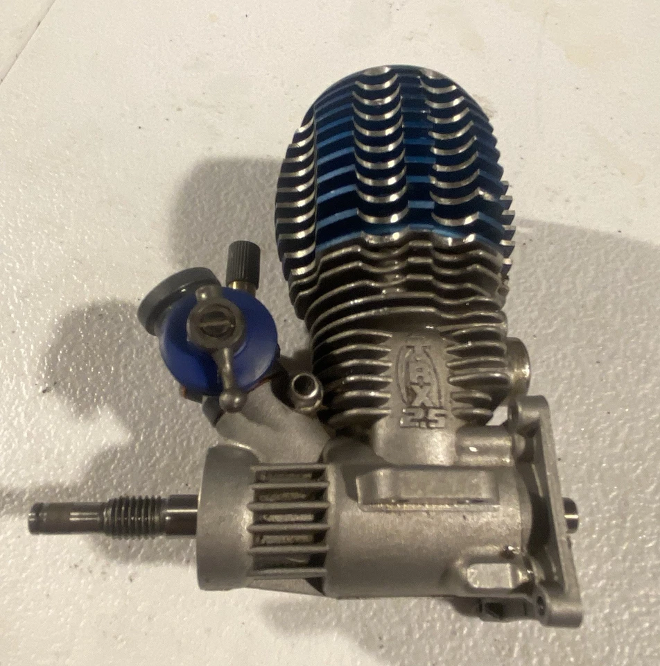 TRAXXAS 2.5R Nitro Engine for Parts Or Repair See Photos - Image 3 of 4