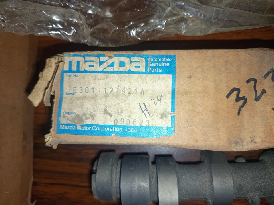 Árbol de levas Mazda GLC E301-12-421A nuevo stock antiguo Foto 2 de 4
