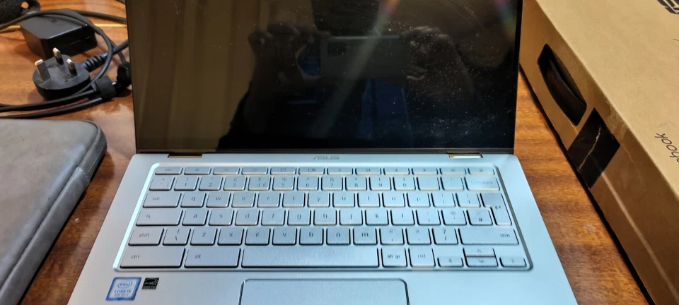 ASUS Chromebook Flip C434-T 14" (128GB, Intel Core I5-8200Y (1.3GHz), 8GB RAM) - Image 2 of 4