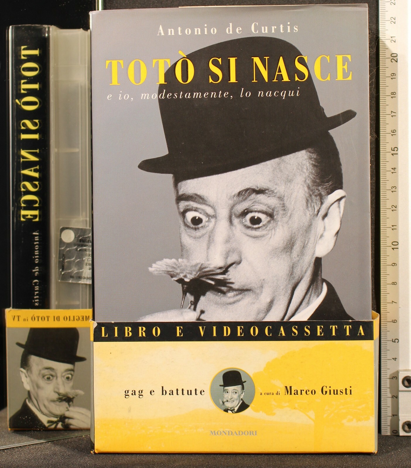 TOTÒ SI NASCE, E IO, MODESTAMENTE, LO NACQUI. ANTONIO DE CURTIS. MONDADORI.