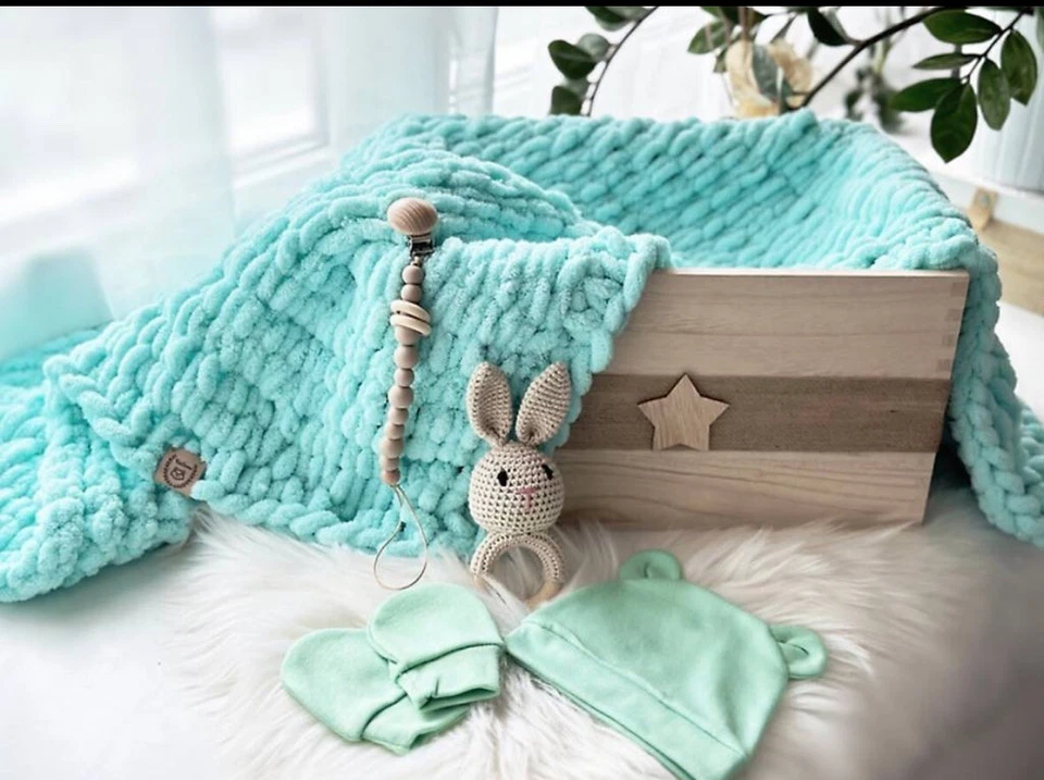 Neugeborenen Set mit handgemachter Babydecke NEU - Bild 3 von 4