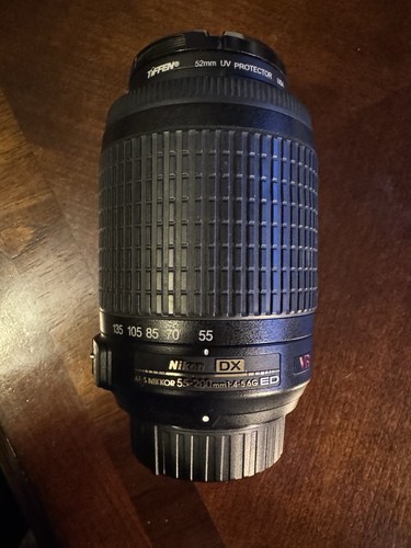 Nikon DX AF-S Nikkor 55-200mm 1:4-5.6G ED lens