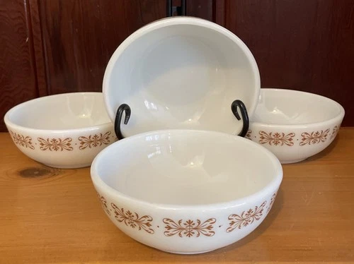 Vtg Pyrex 705 Copper Filigree Set Of 4 Milk Glass Soup Cereal Bowls