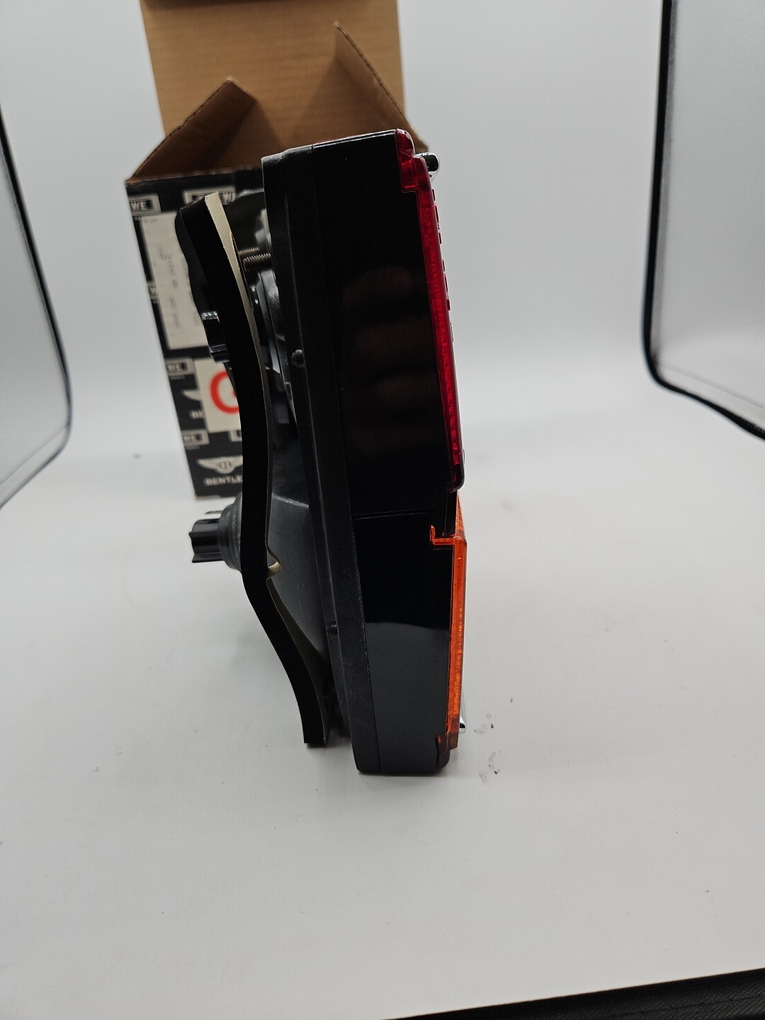 BENTLEY ASSY LAMP O'BOARD REAR RH (UD25274)