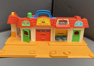 フィッシャープライス　メインストリート　1986年 Vintage Fisher Price Little People Main Street 1986 - Etsy