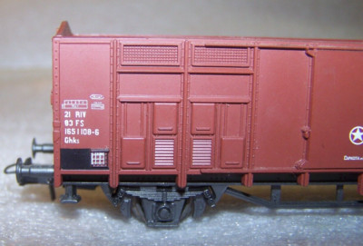 Geschlossener 2-achsiger Wagen FS von ROCO (Schrägdach): sehr gut / ohne Dach (R88)