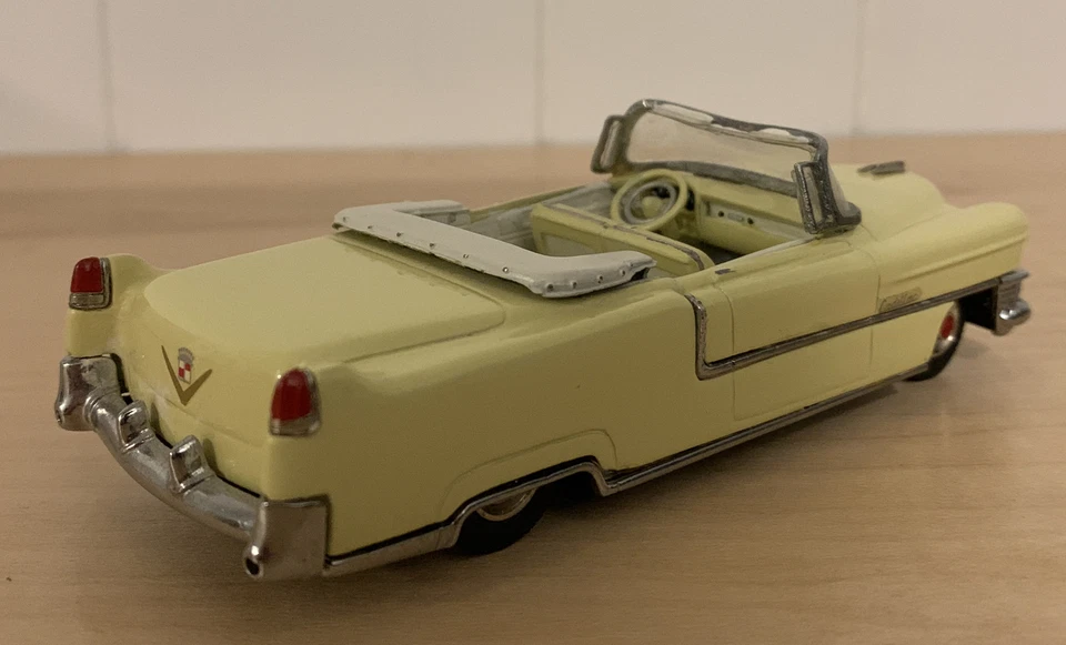Zaugg Models 1:43 NR 101 - 1955 Cadillac Series 62 conversível - Creme/branco - Imagem 2 de 4