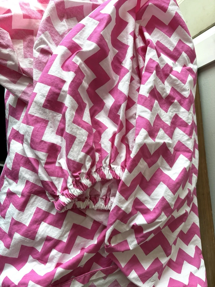 Sábana bajera Pottery Barn niños cuna niño rosa blanco Chevron algodón orgánico ajuste Foto 2 de 4