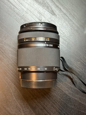 Sony DT 18-250mm f/3.5-6.3 SAL18250 Sony A Mount Lens