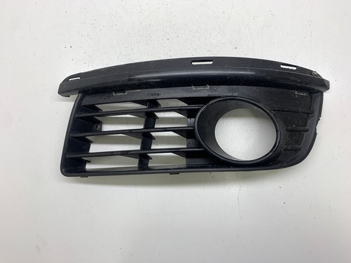 Volkswagen Golf V 2005 Verkleidung Nebelscheinwerfer / Gitter vorne DRA30488