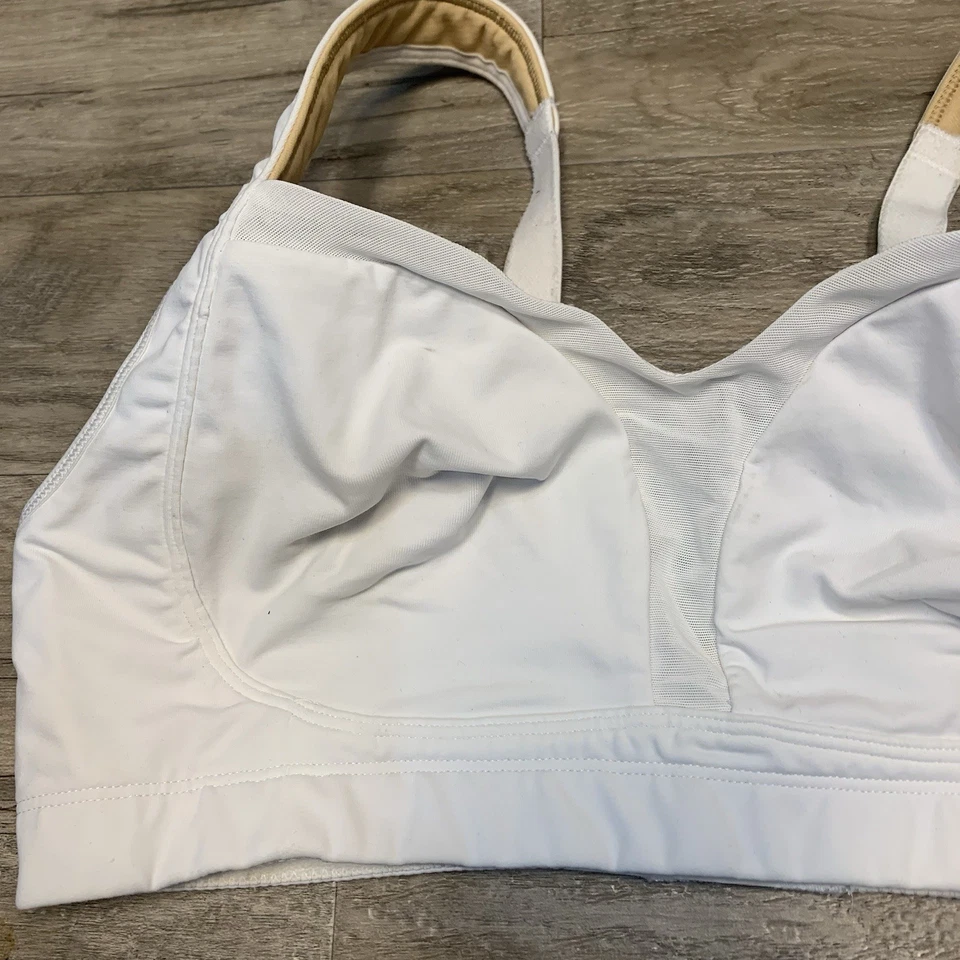 Lululemon Ta Ta Tamer LL Sports Bra Size 36 C White Athleisure Logo - Image 4 of 4