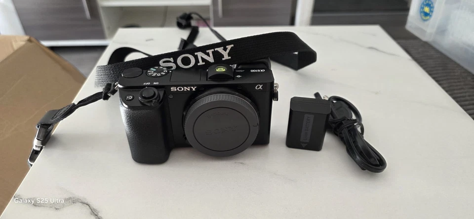 Sony Alpha 6100, photo 1 of 5