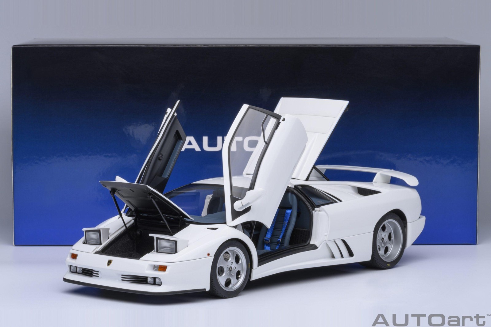 AUTOart Lamborghini Diablo SE JOTA Impact White 79145