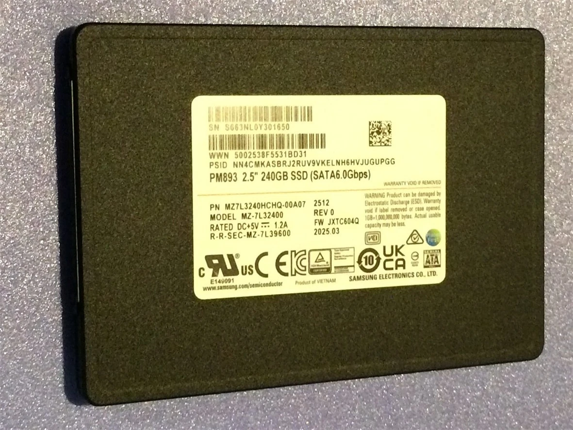 (未使用･未開封品)　レノボ・ジャパン 240GB SATA 1.8型 MLC Enterprise Value SSD 00AJ340 v1yptgt 120 GB, 240 GB, 480 GB, and 800 GB SATA MLC Enterprise Value SSDs