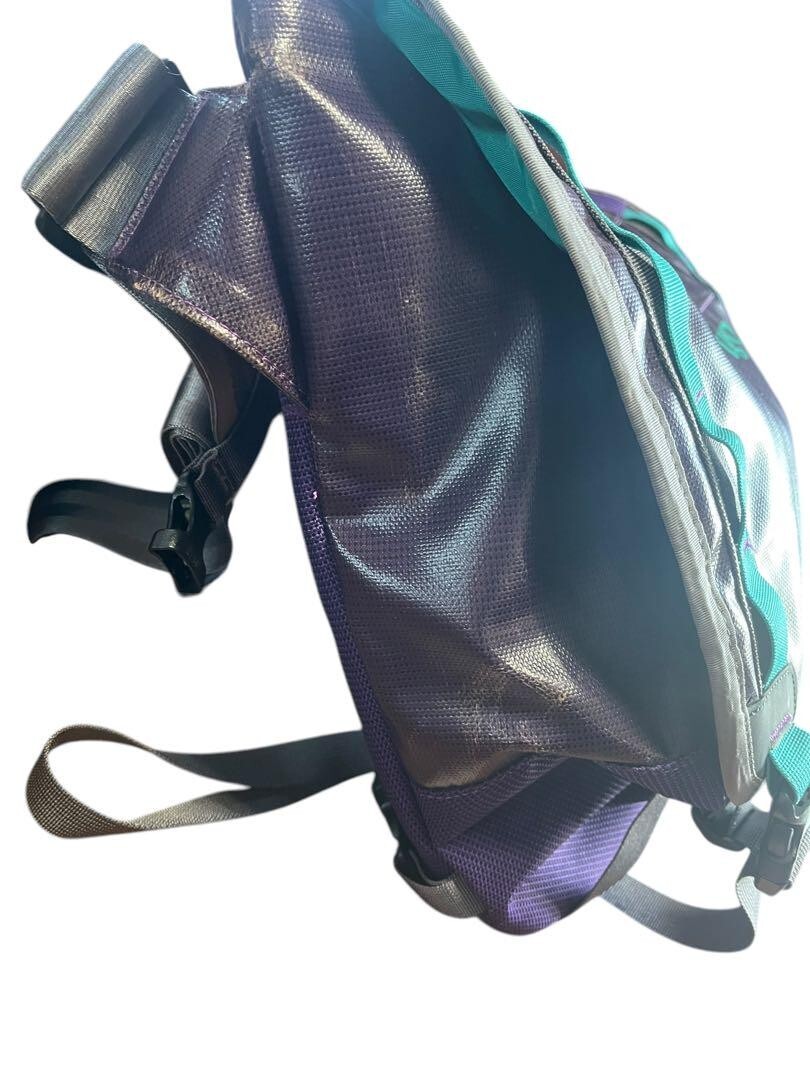 Patagonia Black Hole Messenger Bag 22L Purple SP16 Rare