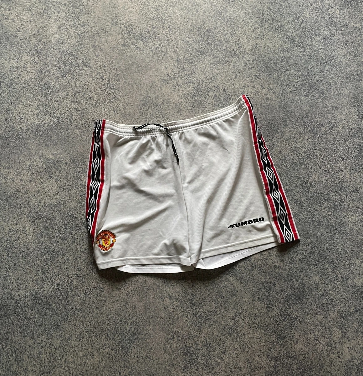 Short Vintage Manchester United Umbro – Taille M – Blanc – Occasion