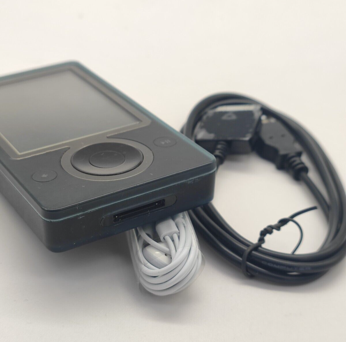 Microsoft Zune 30 GB White WiFi FM Radio AAC WMA MP3 Digital Playernew