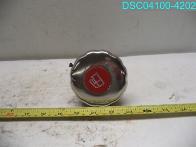 PERKO 1-1/2''SEALED RATCHETING STAINLESS SCALLOPED CAP FUEL FILL W METALLIC DECAL