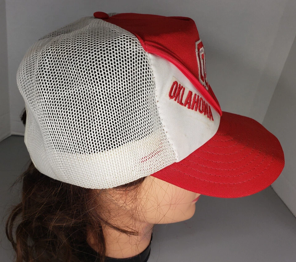 Sombrero OU Oklahoma University Sooners Trucker Hat Snapback Malla De Colección Años 80 90 Foto 2 de 4