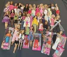 BARBIE & OTHER DOLLS 250 PCS LOT-100PCS CLOTHING+ 150 MIXED ACCESSORIES-NO DOLLS