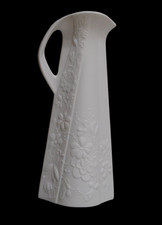 weiße Bisquit Porzellan-Vase sig.M.Frey  0271  Kaiserporzellan