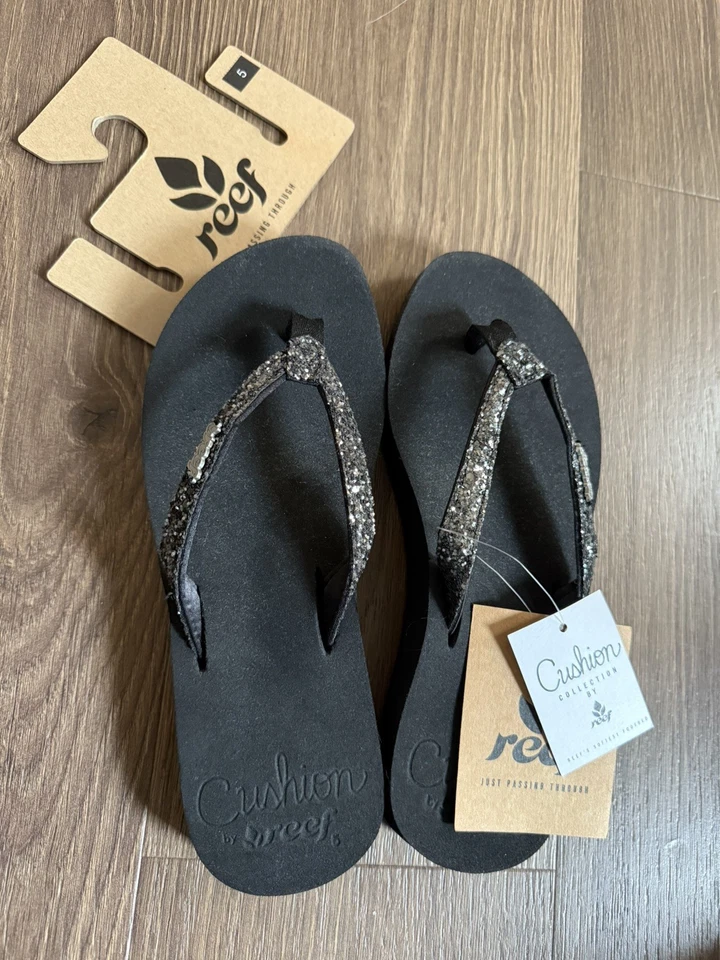 Sandalias chanclas Reef Star Cushion atrevidas para mujer negras brillantes talla 5  Foto 3 de 4