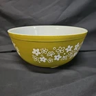 Vintage Pyrex 403 Spring Blossom Crazy Daisy Mixing Bowl 2-1/2 Qt Avocado Green
