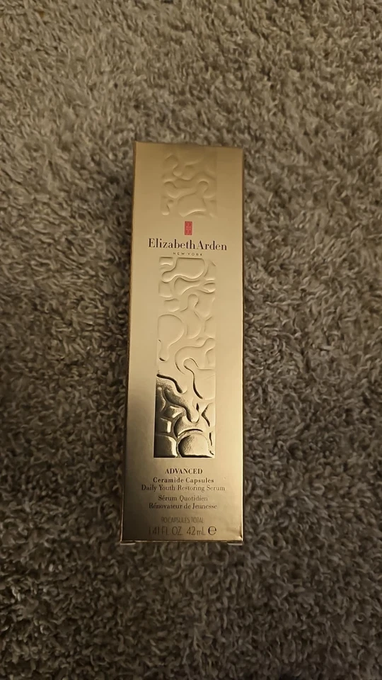 Elizabeth Arden Ceramida Cápsulas Diario Juvenil Restaurador Suero 90 Cápsulas Foto 2 de 3