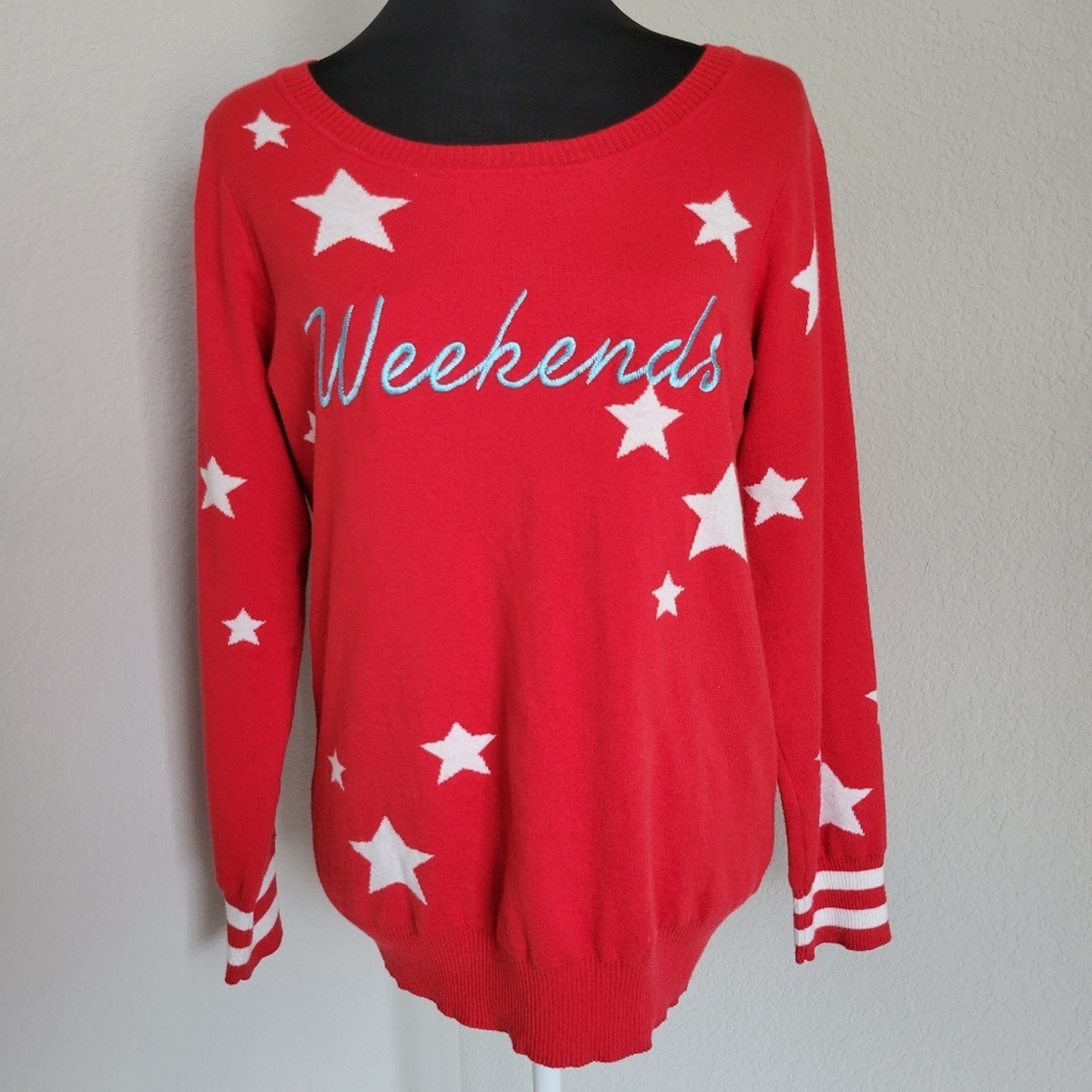 Chaser Weekends Script Red Sweater with Stars Med… - image 8