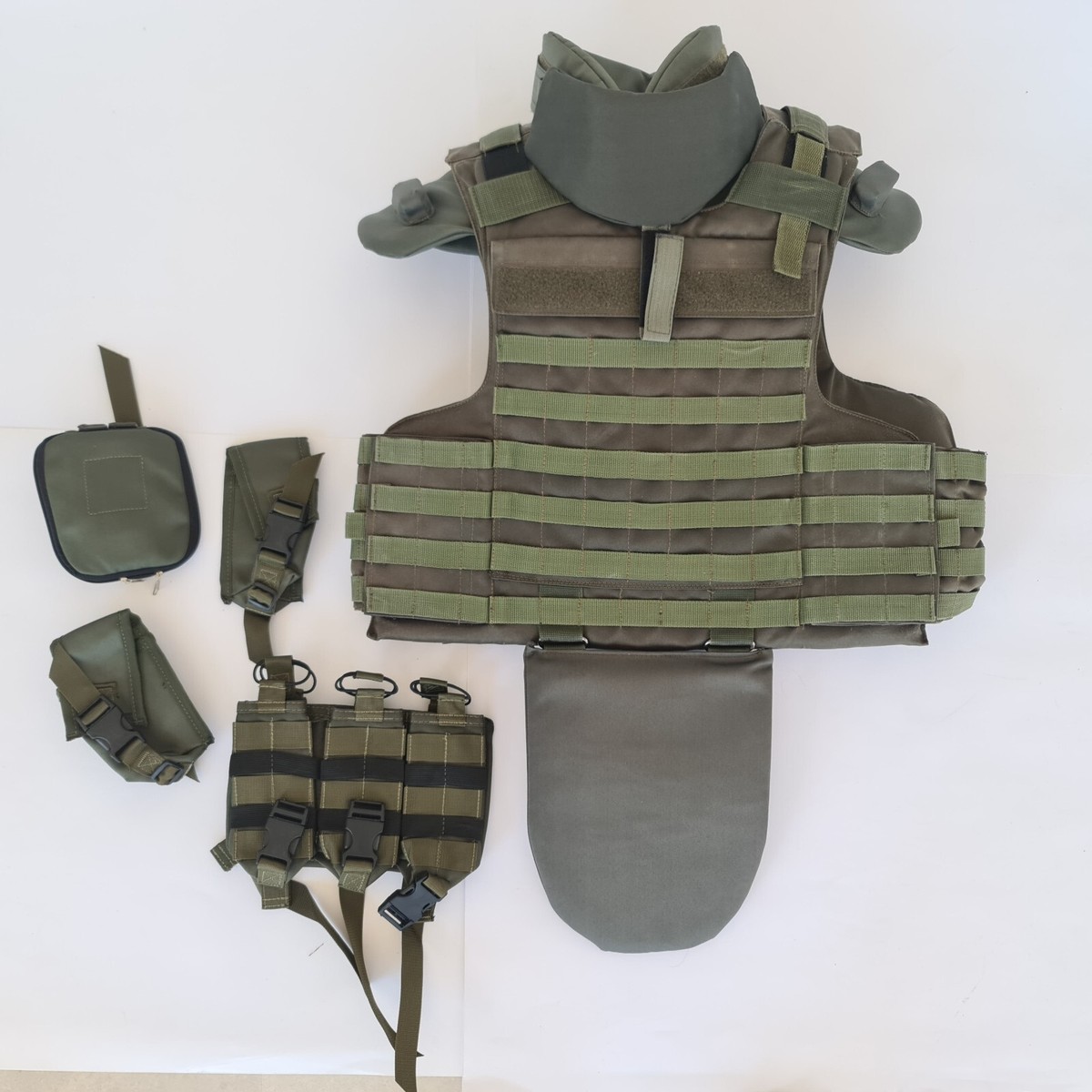 Body Armor size L Plate Carrier Vest IIa level & set of pounches