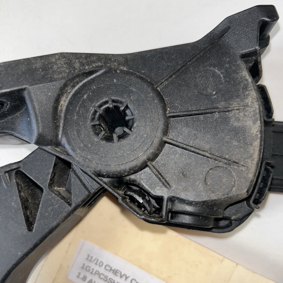 Chevrolet Cruze 2011-2015 pedal acelerador de gasolina. Usado OEM.        6PV 009 765-07 Foto 3 de 4