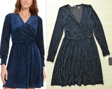 NWT TOMMY HILFIGER Long Sleeve Velvet Paisley Fit & Flare Surplice Dress 4/12