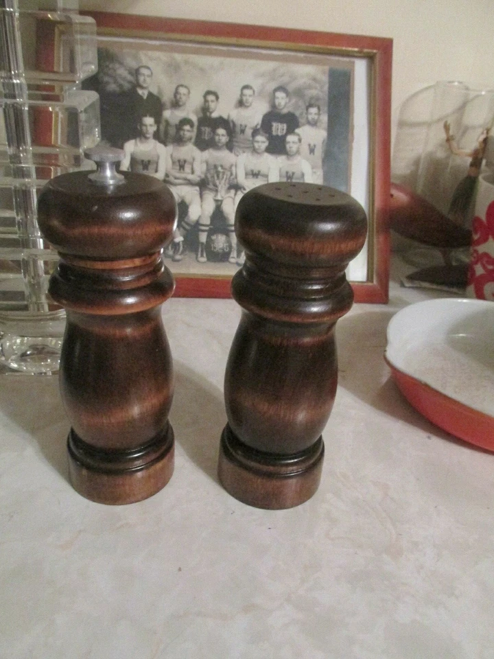 Wood Pepper Mill and Salt Shaker Set Wooden  Made in USA, Vintage 6 inches tall - Image 2 of 4